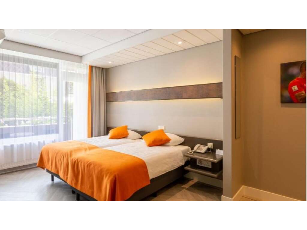 ÉVadez-vous à deux : une nuit près d'Utrecht avec petit-déjeuner inclus - 4* - 8