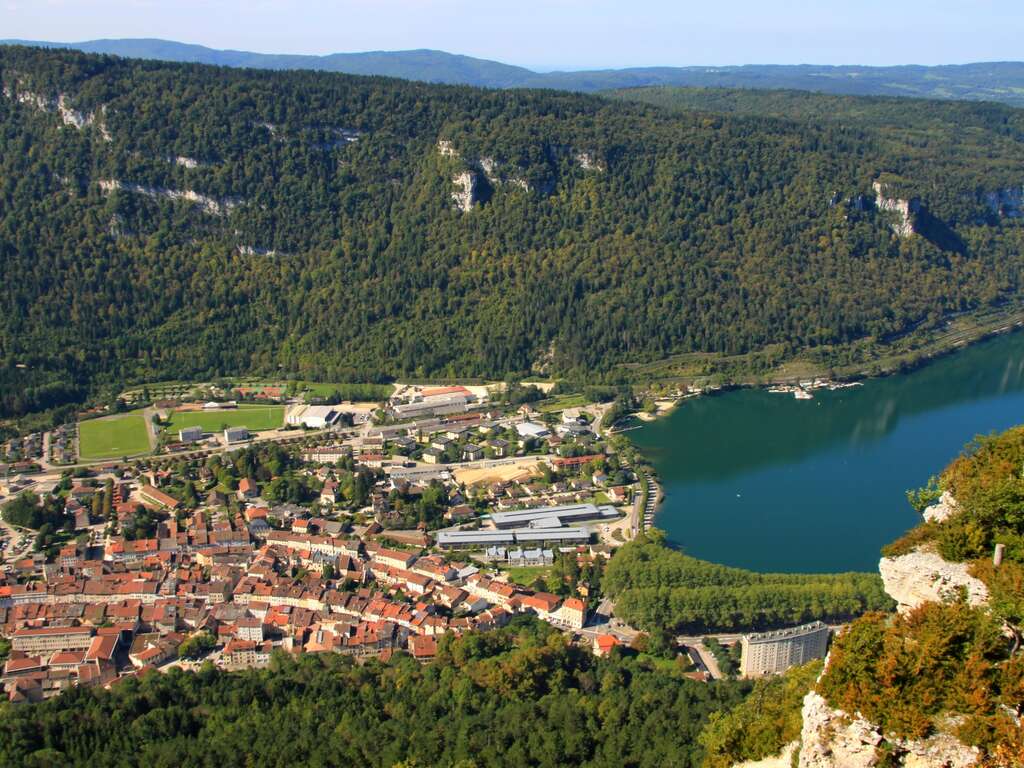 Escapade romantique avec diner et bulles à Nantua - 3* - 12