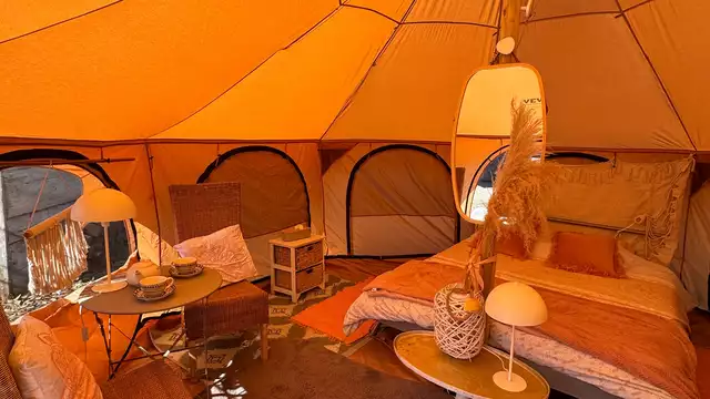 ¡Estancia romántica y desayuno en una tienda Superior!