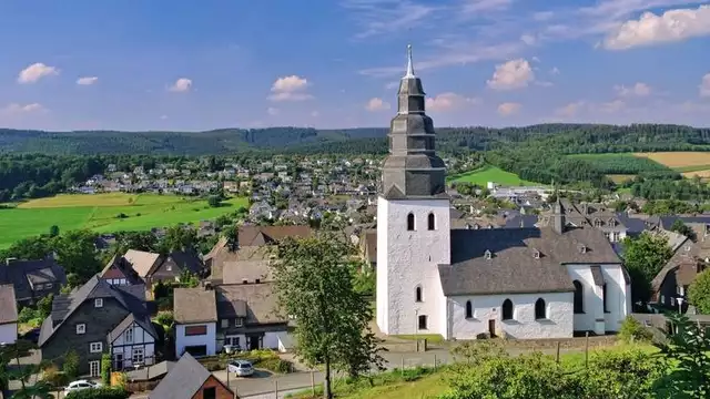 Évasion romantique avec cava et spa illimité dans la forêt d’Arnsberg