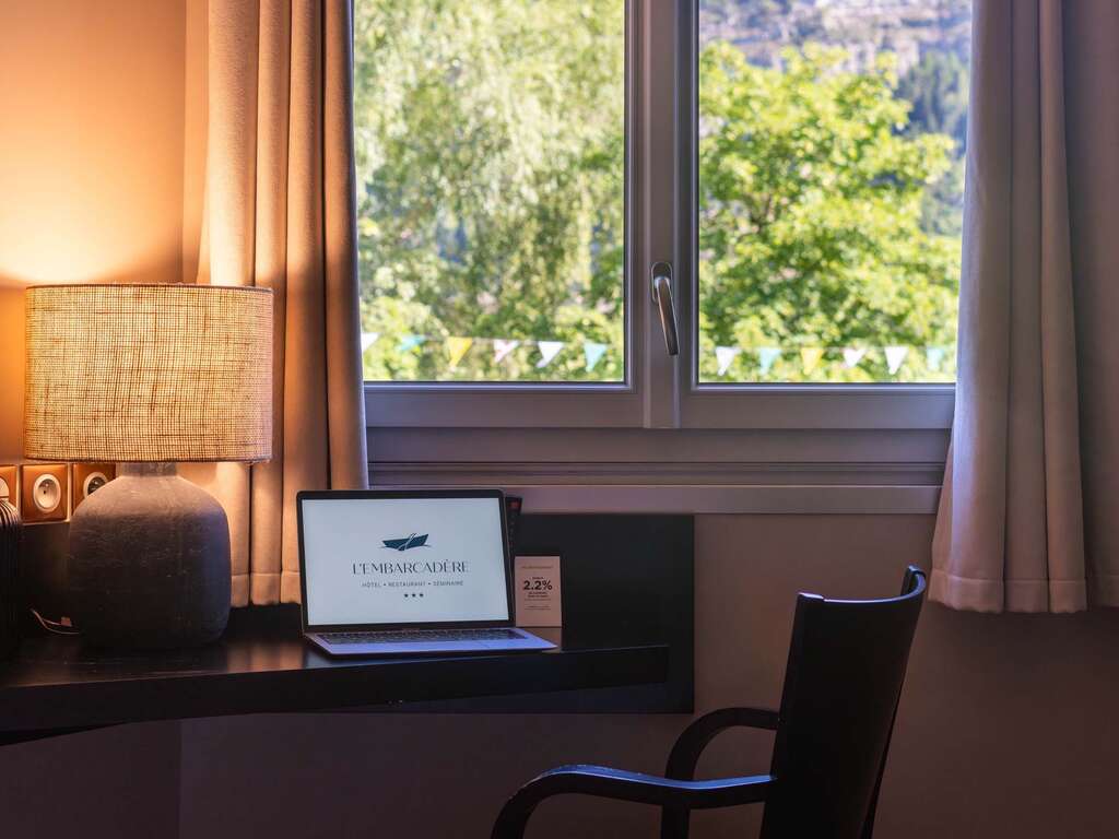 Escapade romantique avec diner et bulles à Nantua - 3* - 18