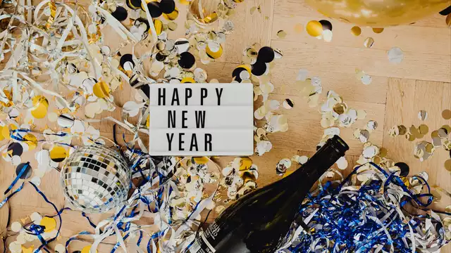 Fin de Año 2026 en Barcelona: Con cena degustación, cava y uvas de la suerte