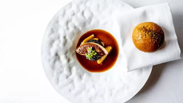 Disfruta de 3 noches en una suite espaciosa que incluye una cena de lujo de 4 platos