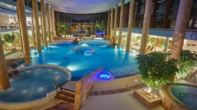Profitez des thermes Carolus Therme et d'un dîner à Aix-la-Chapelle