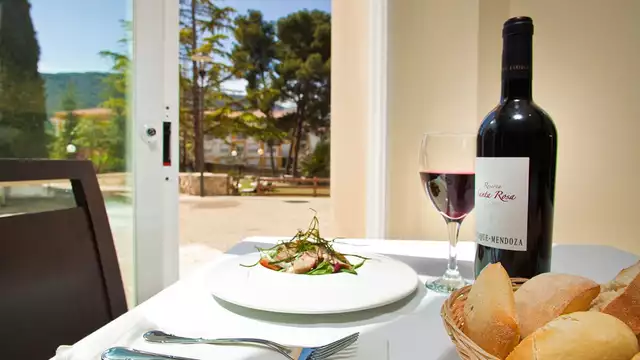 En couple près d'Alicante : avec dîner, champagne, décoration romantique et accès au sauna