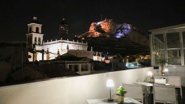 Spa Lovers 5* en la mejor terraza de Alicante con acceso al spa y botella de cava