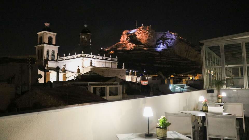 Spa Lovers en la mejor terraza de Alicante con acceso al spa y botella de cava
