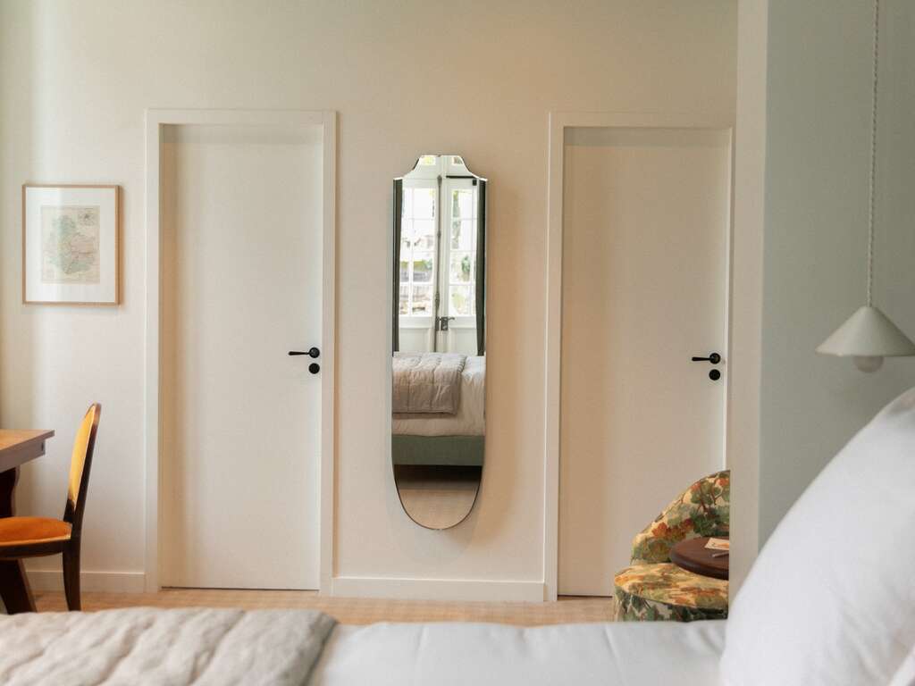 Immersion Romantique en Bourgogne : Nuitée au Coeur des Vignes avec Dégustation de Vins - 4* - 15