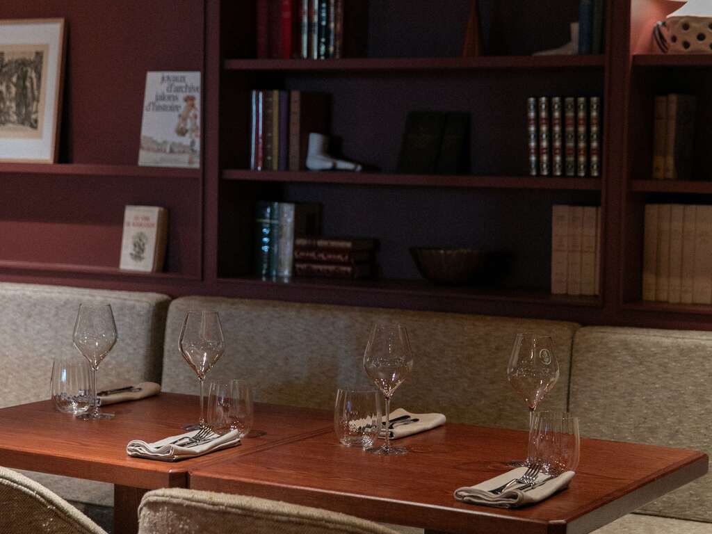 Immersion Romantique en Bourgogne : Nuitée au Coeur des Vignes avec Dégustation de Vins - 4* - 12