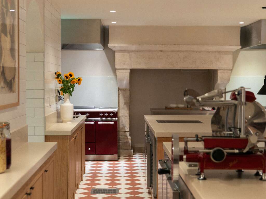 Immersion Romantique en Bourgogne : Nuitée au Coeur des Vignes avec Dégustation de Vins - 4* - 11