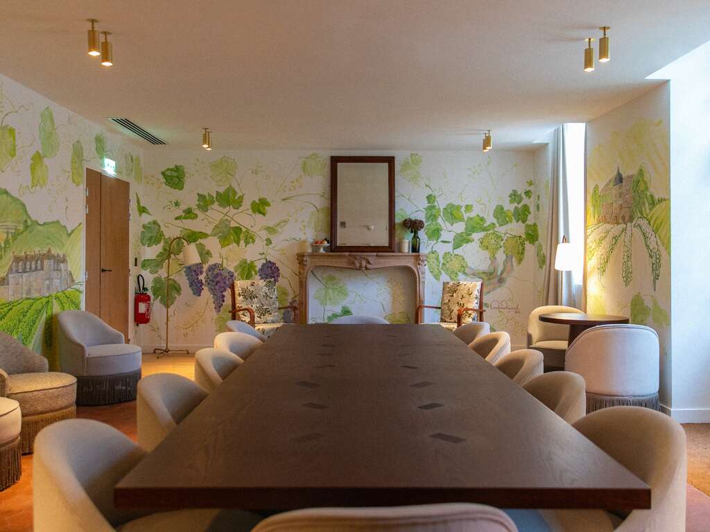 Immersion Romantique en Bourgogne : Nuitée au Coeur des Vignes avec Dégustation de Vins - 4* - 8