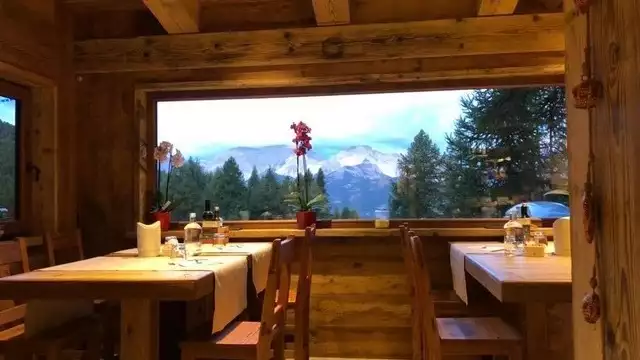 Séjournez dans les Alpes, près de Sauze d'Oulx, dans un appartement de luxe avec dîner inclus.