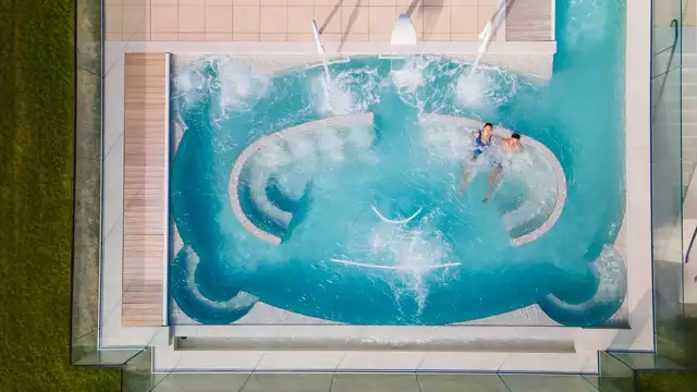 Escapade romantique avec champagne, cadeau gourmand et spa à Dinard