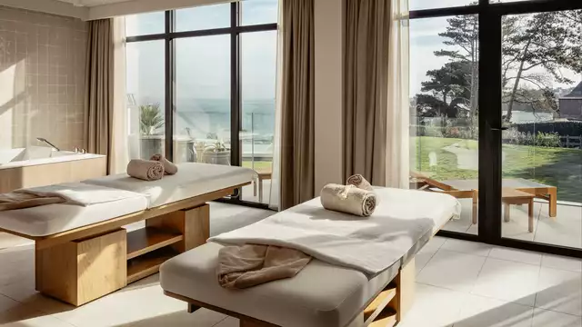Champagne, détente et dîner face à la mer à la thalasso de Dinard