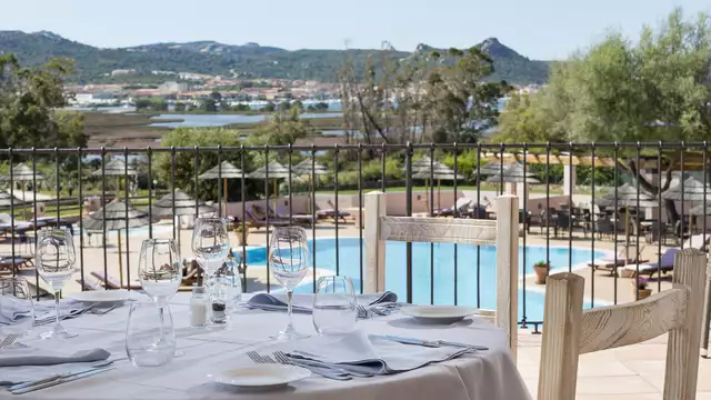 Vacances en chambre triple avec demi-pension en Sardaigne