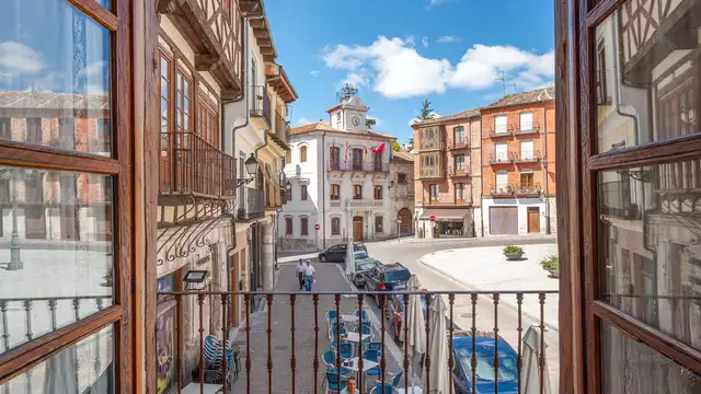 Vacaciones románticas con bañera hidromasaje, cava, bombones y decoración en Cuéllar