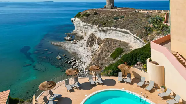 Vacances en Sardaigne pour trois personnes en chambre avec vue sur la mer et en demi-pension