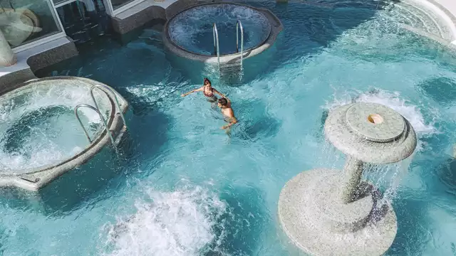 Séjour exceptionnel avec massage en duo, diner, thermes et champagne