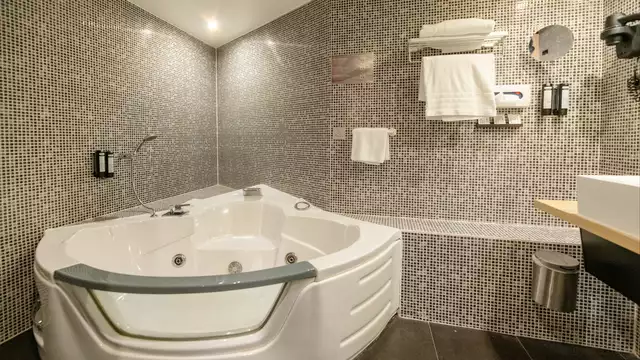 Soggiorno benessere e relax in una Jacuzzi Suite!