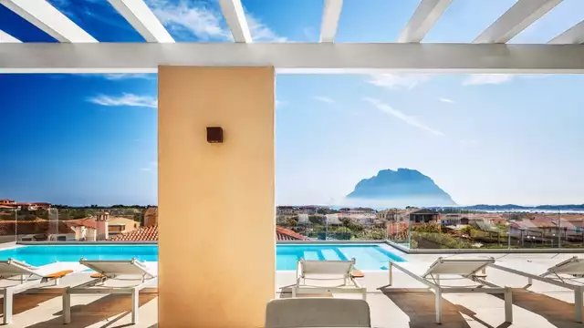 Sardinië voor twee: in een studio met panoramisch zwembad in de buurt van Olbia