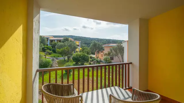 Monolocale in Sardegna a Palau con piscina e circondato dal verde