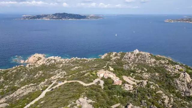 Résidence quatre étoiles sur la baie de Costa Serena à Palau, Sardaigne