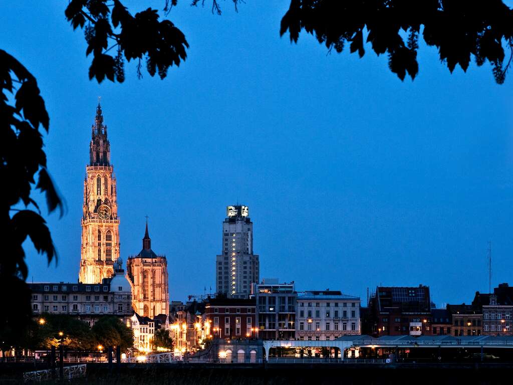 Nuitée élégante et Achats de Noël anticipés au coeur d'Anvers - 4* - 21