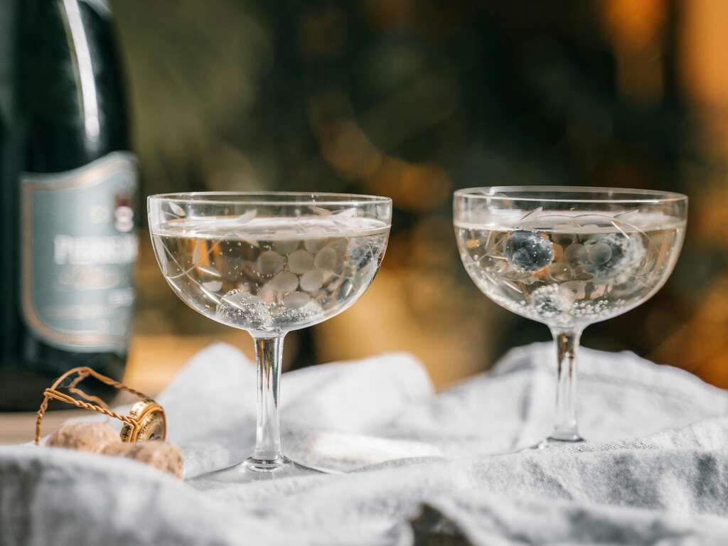 Nouvel An Étincelant : Soirée Bulles et Nuit Confort à La Louvière - 4* - 16