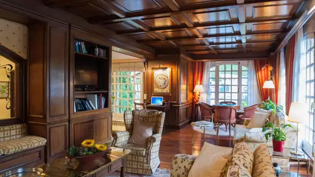 Descubre los Pirineos en hotel con encanto con cena