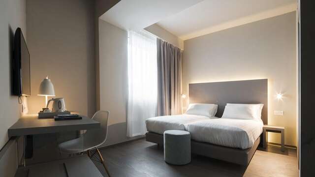 Glance Hotel