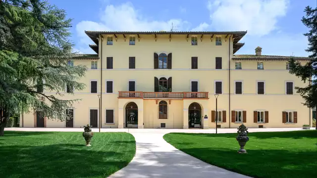 Vacaciones para dos en un histórico hotel de 4* con media pensión y spa incluido.