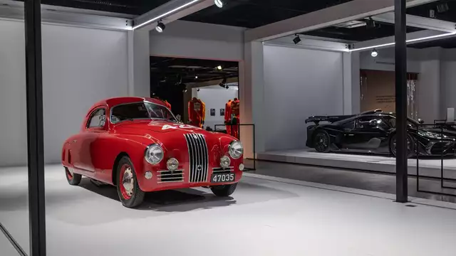 ¡Una estancia apasionante en el museo del automóvil GRIDX!