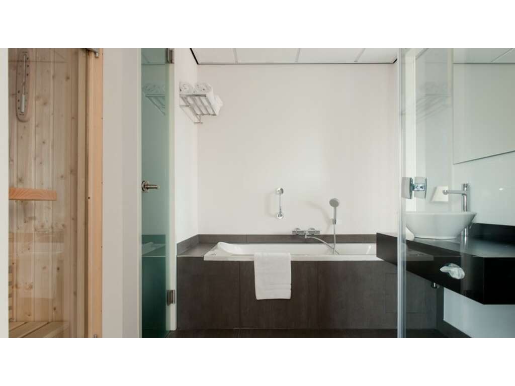 Suite traditionnelle, authenticité des Pays-Bas et magie du Keukenhof - 4* - 15