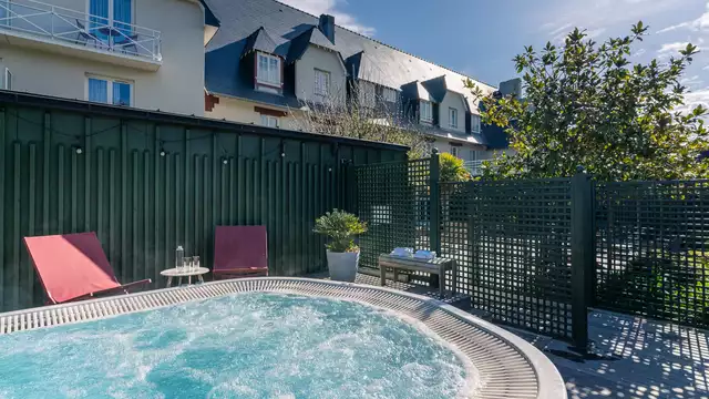 Oda a la relajación junto al mar en habitación Deluxe