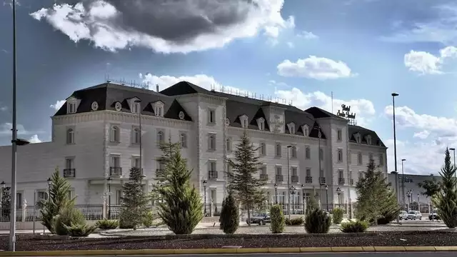 Escapada romántica en suite presidencial en Albacete