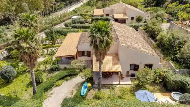 Soggiorno ad Alcamo, in Sicilia, per due persone in una villetta vista mare
