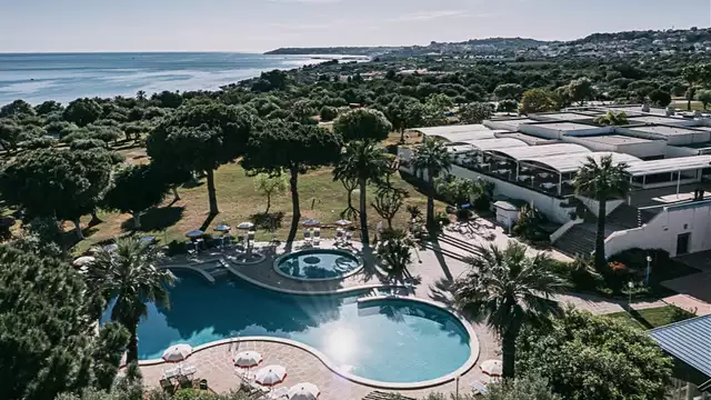Resort in Sciacca, Sicilië, omgeven door olijfbomen en vlakbij het strand, all-inclusive