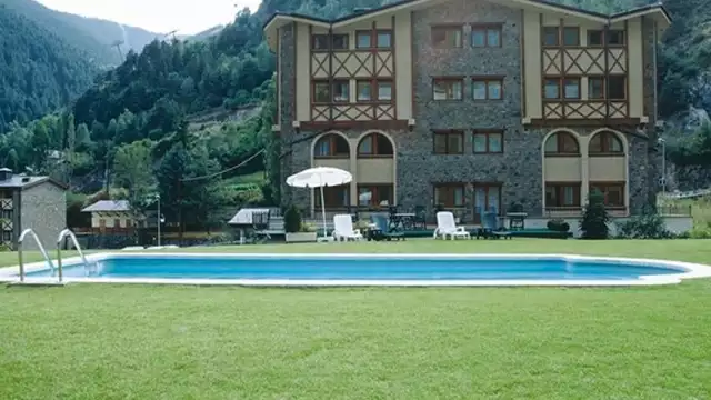 Escapade en Andorre – Cava & Piscine Extérieure au Cœur des Montagnes