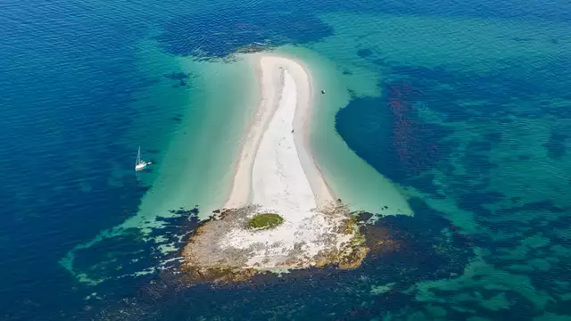 Descubre el Archipiélago de las Glénan durante una escala en Bénodet.