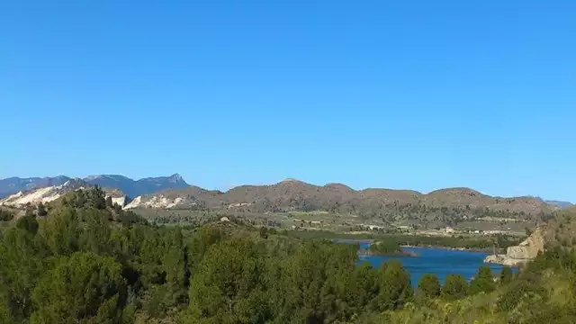 Découvrez Calasparra avec demi-pension et vues sur le lac