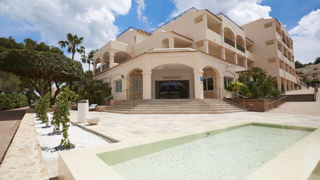 Invisa Hotel Cala Blanca