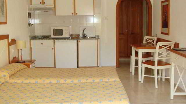 Klayman Olivina Aparthotel