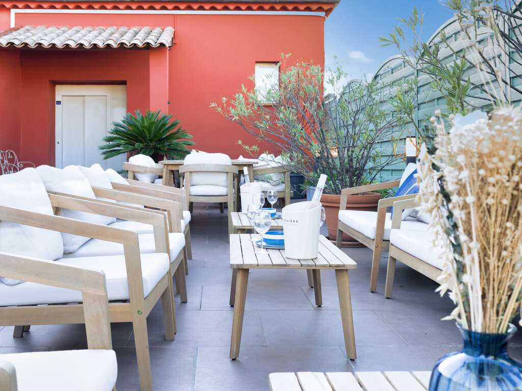 Weekend Romantique dans un village provençal aux portes de Cannes - 3* - 15