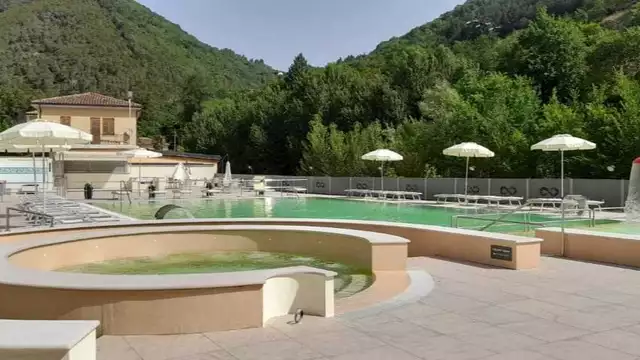 Séjour à Frasassi en chambre double, demi-pension