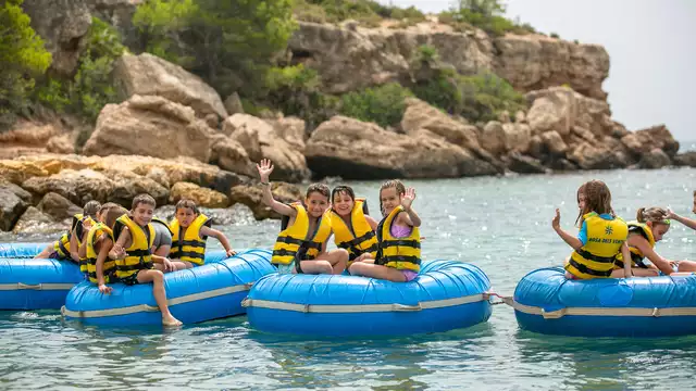 Escapada con vistas al mar en media pensión y un niño incluido en l' Ametlla