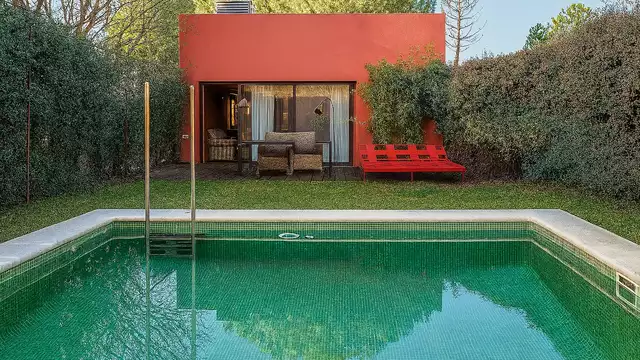 Escapada en suite con estilo inglés con jacuzzi y piscina privada
