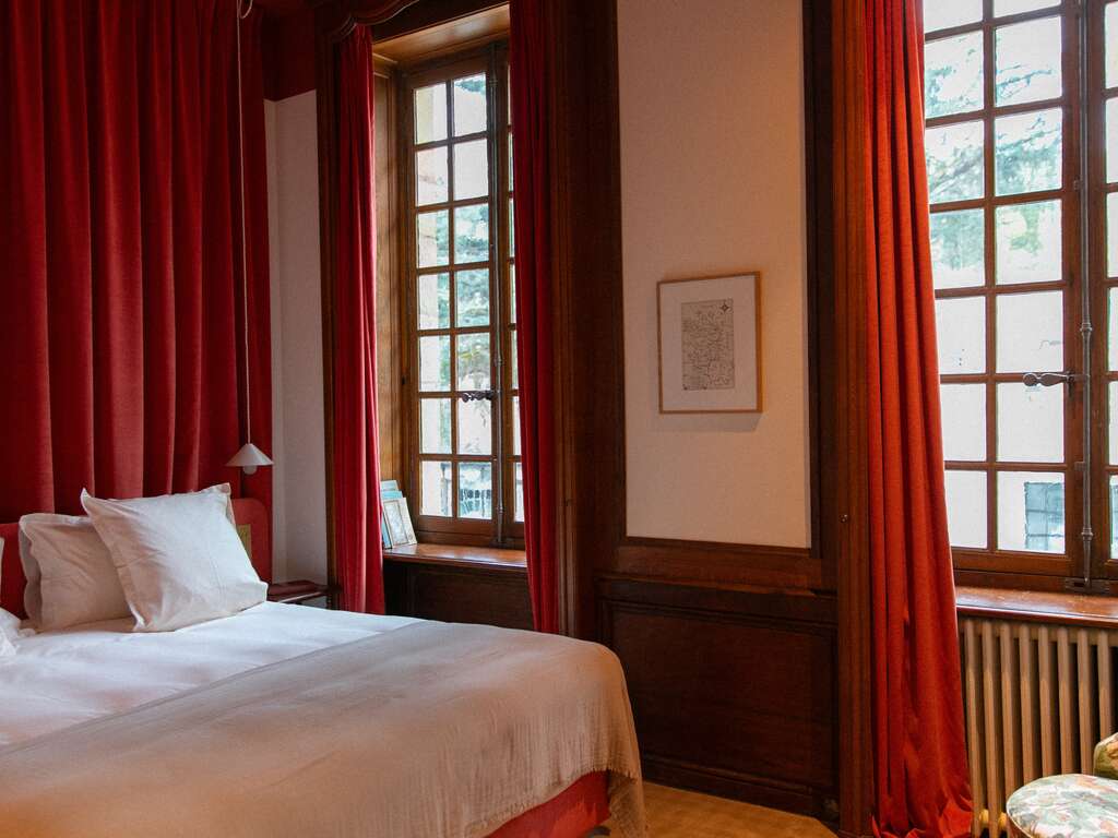 Immersion Romantique en Bourgogne : Nuitée au Coeur des Vignes avec Dégustation de Vins - 4* - 3