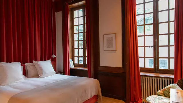Immersion Romantique en Bourgogne : Nuitée au Cœur des Vignes avec Dégustation de Vins