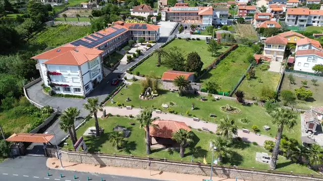 Profitez des plages de Portonovo avec la demi-pension et l'accès à l'espace détente