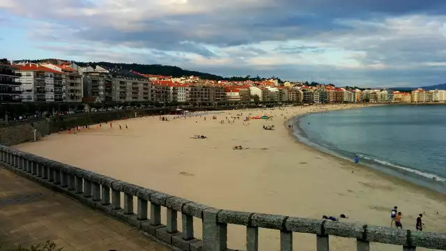 Découvrez les plages de Portonovo en famille avec demi-pension et accès à l'espace détente